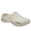 Chodaki Crocs Echo Wave w odcieniu migdałowym 210521-0LL