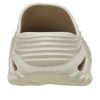 Chodaki Crocs Echo Wave w odcieniu migdałowym 210521-0LL