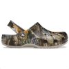 Crocs Classic Clog x thisisneverthat x Realtree Clogs „Edge Camo Walnut” 207631-267