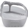 Crocs Kadee II Minimalistyczne, przytulne kapcie sportowe unisex, srebrne 207314-040