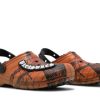 Crocs Pleasures x Dylan Clog „Orange Camo” 206861-071
