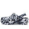 Crocs (WMNS) Klasyczne chodaki na platformie w kolorze marmurkowym „Czarno-biały” 207176-066