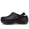 Crocs (WMNS) Klasyczne chodaki na platformie z podszewką w kolorze czarnym 207938-001