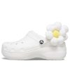 Crocs (WMNS) Klasyczne chodaki w kwiaty w kolorze białym 209236-90H