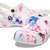 Crocs (WMNS) Klasyczne chodaki z grafiką tie-dye „Garnet & Multi” 205453-6TS