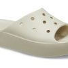 Crocs (WMNS) Klasyczne klapki na platformie „Bone” 208180-2Y2