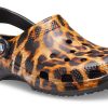 Crocs (WMNS) Klasyczne sandały na co dzień, z nadrukiem w panterkę, z chodakami i nadrukiem zwierzęcym 206676-90L