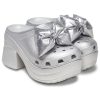 Crocs (WMNS) Siren Metallic Bow Clogs „Silver” 210050-0P1