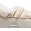Crocs (WMNS) Stomp Quilted Clogs „Stucco” 208938-160