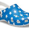 Crocs (WMNS) USA Pattern Printing Lekkie i wygodne sandały w kolorze niebiesko-czerwonym 205974-94S