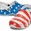 Crocs (WMNS) USA Pattern Printing Lekkie i wygodne sandały w kolorze niebiesko-czerwonym 205974-94S