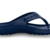 Klapki Crocs Baya Light Cozy Flat w kolorze głębokiego błękitu 11999-410