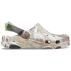 Klapki Crocs Classic All Terrain Marbled Clogs w kolorze beżowo-brązowym 207887-2Y3