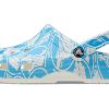 Klapki Crocs Classic Duke Print „Niebiesko-białe” 210003-4OX
