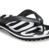 Klapki Crocs Crocband Printed Flip czarno-białe 205943-066