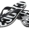 Klapki Crocs Crocband Printed Flip czarno-białe 205943-066