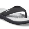 Klapki Crocs Reviva Białe Czarne 205715-060