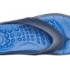 Klapki Crocs Reviva w kolorze głębokiego błękitu 205545-4HI