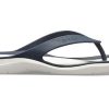 Klapki Crocs (WMNS) Casual Cozy w kolorze głębokiego błękitu 204974-462