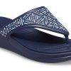Klapki Crocs (WMNS) Monterey z koralikami, ciemnoniebieskie 206851-410