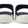 Klapki Crocs (WMNS) Reviva, lekkie, wygodne, płaskie, casualowe, w kolorze głębokiego błękitu, 205474-462