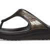 Klapki Crocs (WMNS) z grubą podeszwą w kolorze czarno-miedzianym 205604-0FG