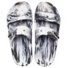 Klapki sportowe Crocs Classic Clog Marble Beach Sports Unisex, biało-czarne, 207701-103 Klapki sportowe Crocs Classic Clog Marble Beach Sports Unisex, biało-czarne, 207701-103