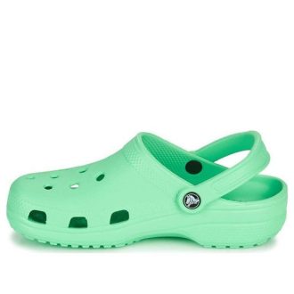 Klapki sportowe Crocs Classic Outdoor Flat Heel w kolorze zielonym 10001-3U3 Klapki sportowe Crocs Classic Outdoor Flat Heel w kolorze zielonym 10001-3U3