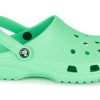 Klapki sportowe Crocs Classic Outdoor Flat Heel w kolorze zielonym 10001-3U3