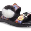 Klapki sportowe Crocs Classic Soft Sole Cozy Flat Heel Unisex w kolorze czarnym 207403-001 Klapki sportowe Crocs Classic Soft Sole Cozy Flat Heel Unisex w kolorze czarnym 207403-001
