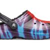 Klapki sportowe Crocs Classic Tie Dye Stay Warm Cozy Unisex Purple Red 206341-988 Klapki sportowe Crocs Classic Tie Dye Stay Warm Cozy Unisex Purple Red 206341-988