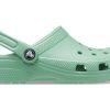 Klasyczne chodaki Crocs (GS) z kamieniem jadeitowym w kolorze zielonym 206991-3UG