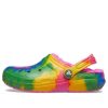 Klasyczne chodaki Crocs (GS) z podszewką z futerka i wzorem tie-dye w kolorze wielokolorowym A206341-6RW