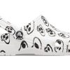 Klasyczne chodaki Crocs (WMNS) z nadrukiem czaszki w kolorze biało-czarnym 208993-103