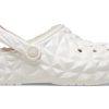 Klasyczne, geometryczne chodaki Crocs z podszewką w kolorze białym 210069-100