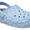 Klasyczne, geometryczne chodaki Crocs z podszewką w kolorze niebieskim 210069-4NS