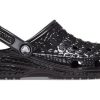 Klasyczne, metaliczne chodaki Crocskin w kolorze czarnym 209093-040