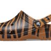 Sandały Crocs Classic Clog Animal Printing Beach Tiger Stripes Yellow 206676-2ZF Sandały Crocs Classic Clog Animal Printing Beach Tiger Stripes Yellow 206676-2ZF
