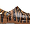 Sandały Crocs Classic Clog Animal Printing Beach Tiger Stripes Yellow 206676-2ZF Sandały Crocs Classic Clog Animal Printing Beach Tiger Stripes Yellow 206676-2ZF
