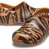 Sandały Crocs Classic Clog Animal Printing Beach Tiger Stripes Yellow 206676-2ZF Sandały Crocs Classic Clog Animal Printing Beach Tiger Stripes Yellow 206676-2ZF
