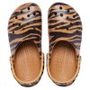 Sandały Crocs Classic Clog Animal Printing Beach Tiger Stripes Yellow 206676-2ZF Sandały Crocs Classic Clog Animal Printing Beach Tiger Stripes Yellow 206676-2ZF