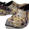 Sandały Crocs Classic Clog Desert Camouflage Beach Unisex w kolorze czarno-brązowym 207305-088