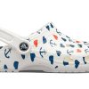 Sandały Crocs Classic Clog Printing w kolorze biało-niebieskim 206053-94S