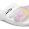 Sandały Crocs Classic Fur Sure z 2 paskami w kolorze białym 207405-100