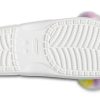 Sandały Crocs Classic Fur Sure z 2 paskami w kolorze białym 207405-100