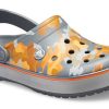 Sandały Crocs Crocband Printed w kolorze czarno-pomarańczowym, kamuflażowym „Black Orange” 205834-02Q