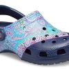 Sandały Crocs (WMNS) Classic Clog Liberty London Beach w kolorze głębokiego błękitu 206447-410