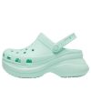 Sandały Crocs (WMNS) Classic Clog Retro z grubą podeszwą w kolorze miętowo-zielonym 206302-3TI