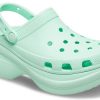 Sandały Crocs (WMNS) Classic Clog Retro z grubą podeszwą w kolorze miętowo-zielonym 206302-3TI