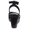 Sandały Crocs (WMNS) Leigh II Cross Strap na kostce w kolorze czarnym 204950-060